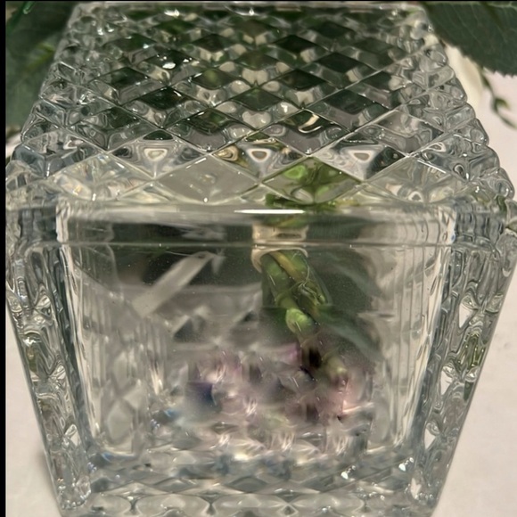 Elegant White Floral Arrangement in Crystal Vase - Picture 5 of 8